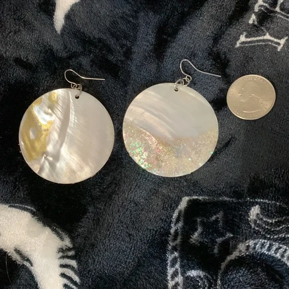 Sea Shell Earring - Picture 3 of 3